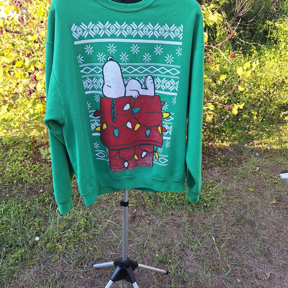 Snoopy Christmas Sweatshirt XL Green Holiday Lights Peanuts Ugly Christmas Top